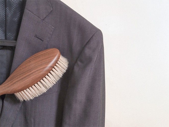 スーツのブラッシング