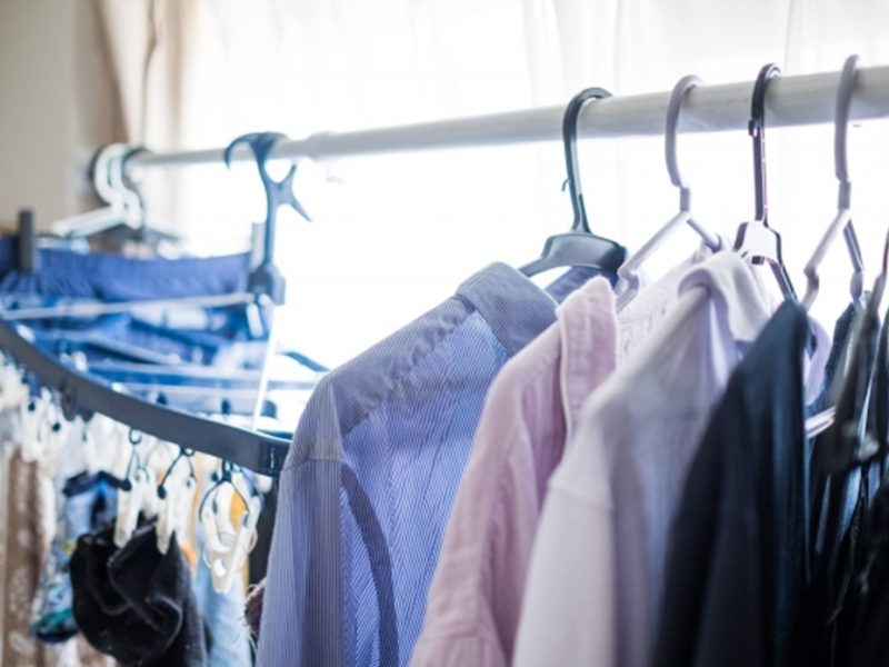 部屋干しのコツ決定版！生乾き臭を防ぐポイントと、溜まった洗濯物の解決策