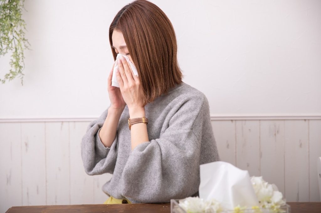 衣類の花粉対策！部屋干しのコツと宅配クリーニングで花粉を家に持ち込まない方法