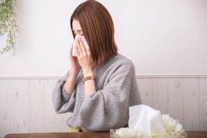 衣類の花粉対策！部屋干しのコツと宅配クリーニングで花粉を家に持ち込まない方法