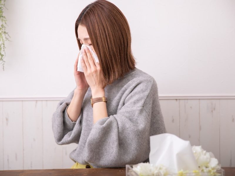 衣類の花粉対策！部屋干しのコツと宅配クリーニングで花粉を家に持ち込まない方法